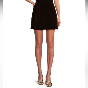 NWT Marchesa
Muse by Marchesa Oakly Woven Velvet High Rise Pencil Mini Skirt